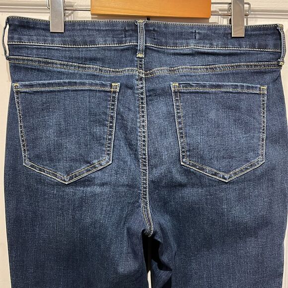 NYDJ Marilyn Straight Leg Medium Wash Blue Denim Capri Jeans‎ Size 8 - Picture 7 of 11